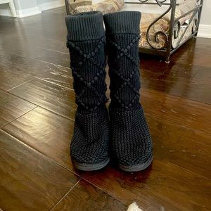 Black Cable Knit Uggs size 6